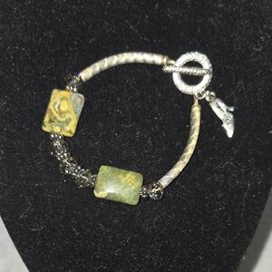 Elegant Green and Silver Women's Bracelet